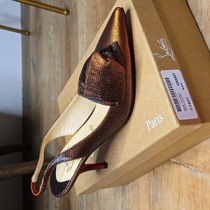 Loubiton kitten heels orange